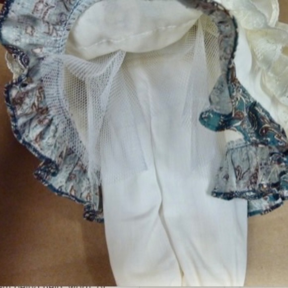 🎁 SALE 17" Vintage Porcelain Doll, Lace Paisley dress, bloomers, 2 Metal Stands - Picture 5 of 11